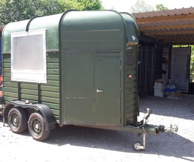 Horse box